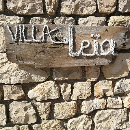 Leia *